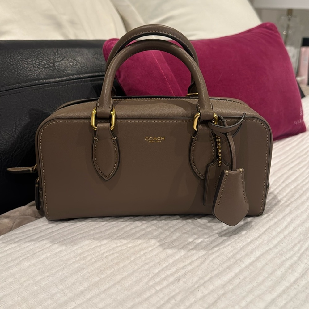 COACH 🤎 Bowery 22